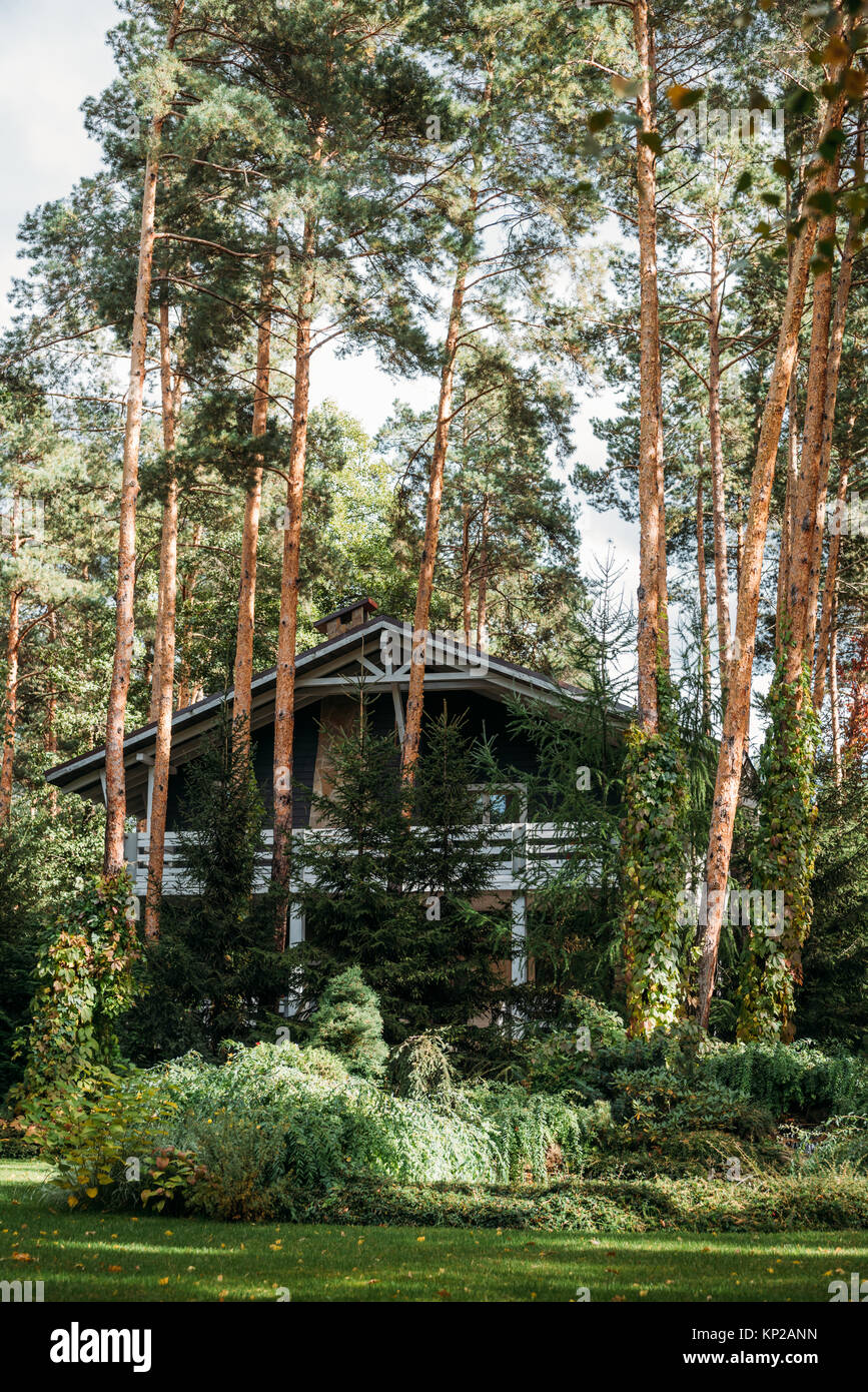 modern cottage house Stock Photo - Alamy