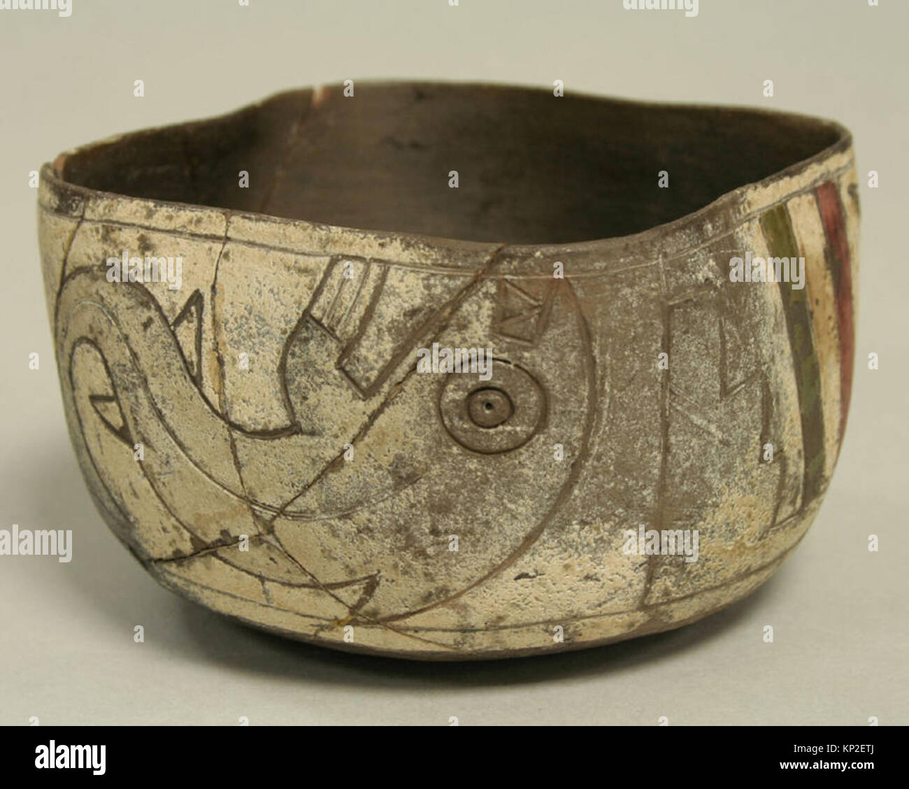 Greyware This 3rd-century BCE Paracas greyware bowl from Peru features an ...