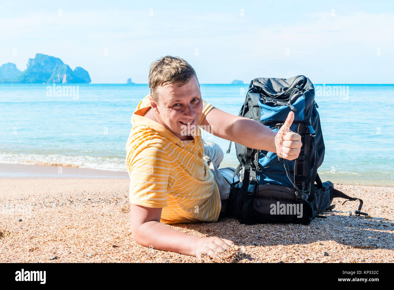 Back view happy young backpacker hi-res stock photography and images ...