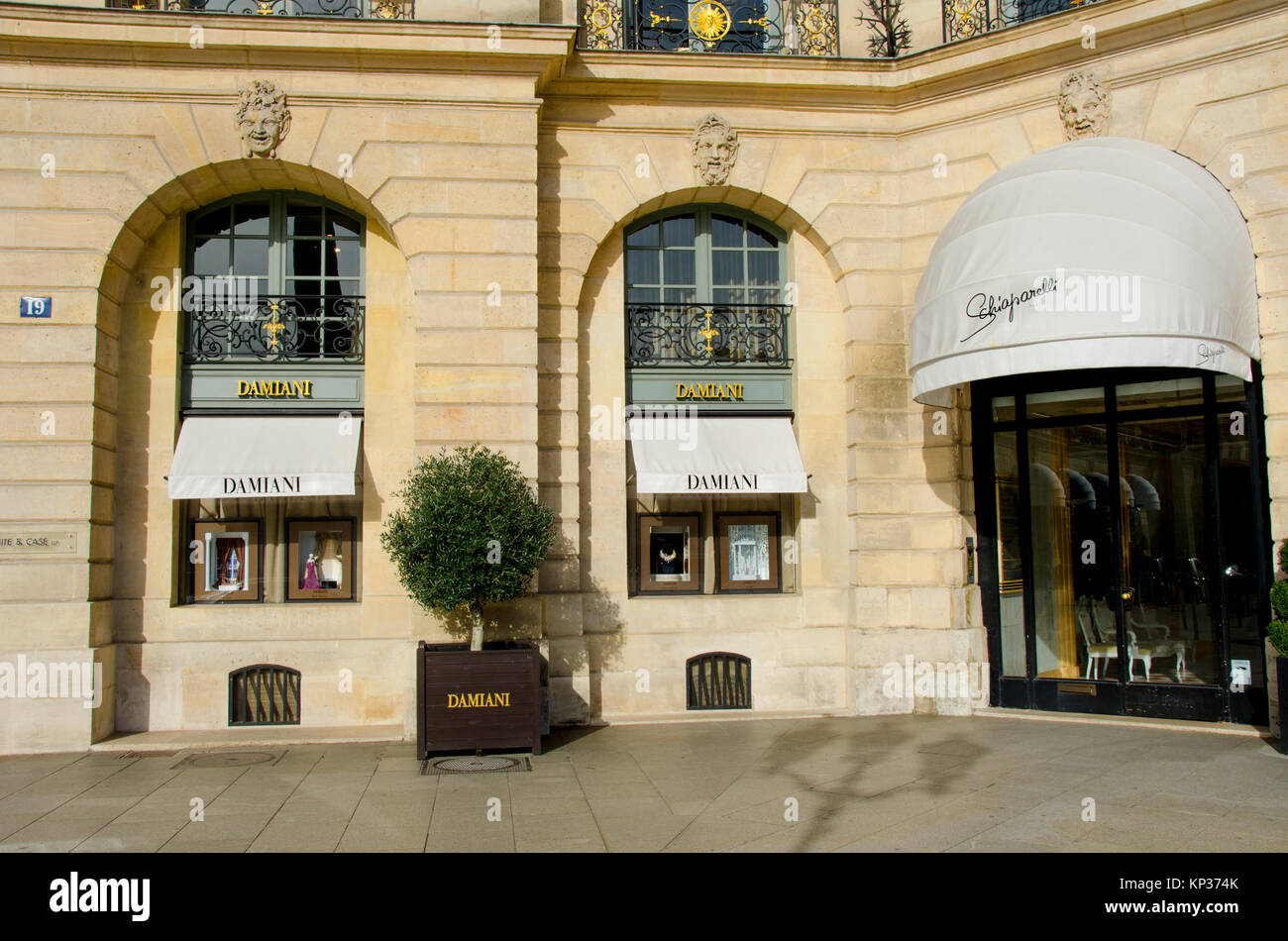 Paris, France. Place Vendome (1st Arr): Damiani Boutique Paris - jewelry  store at 19 Place Vendome Stock Photo - Alamy