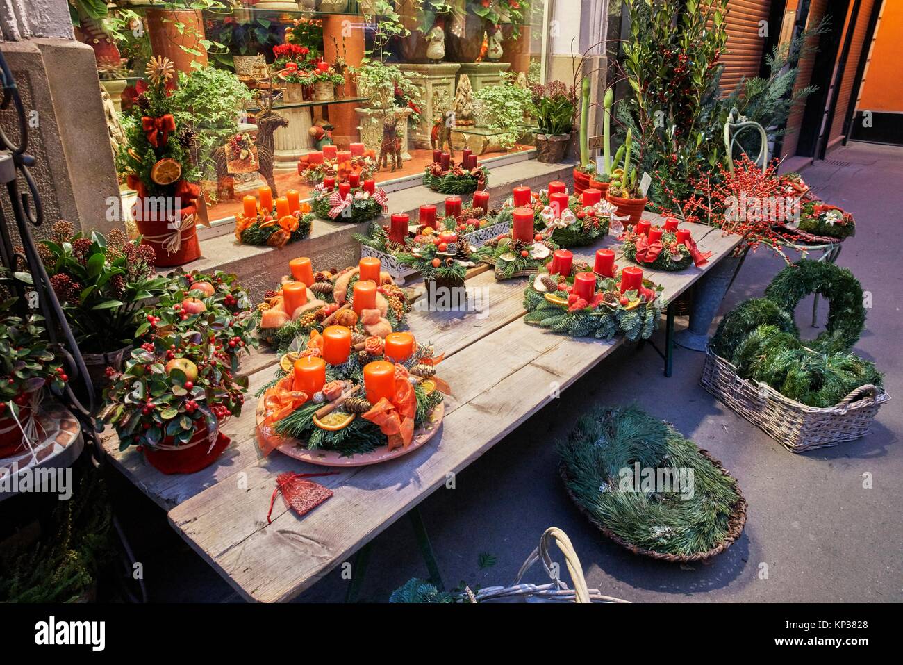 Christmas retail hi-res stock photography and images - Alamy