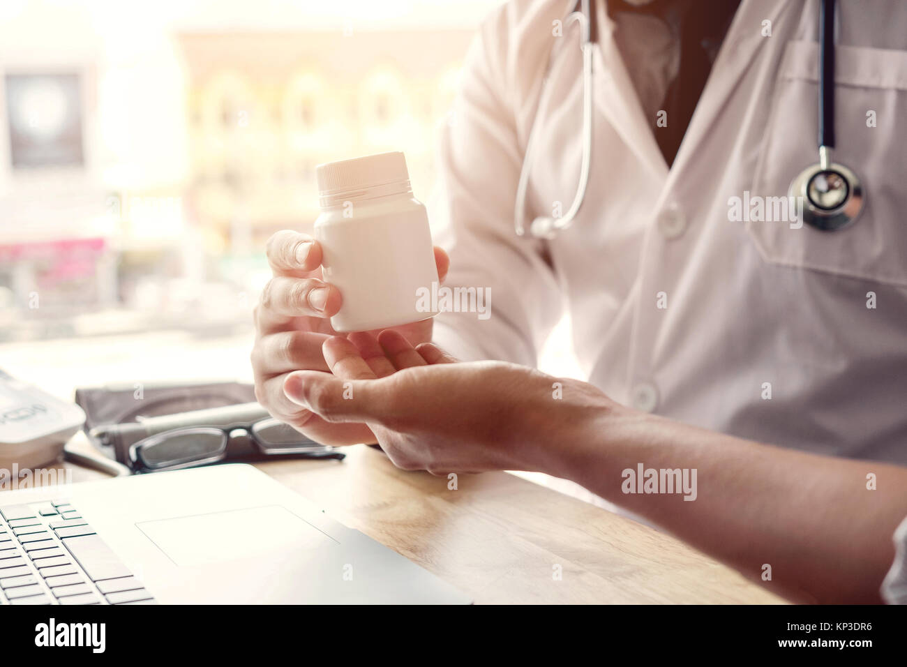 Doctor handing patient prescription hi-res stock photography and images ...