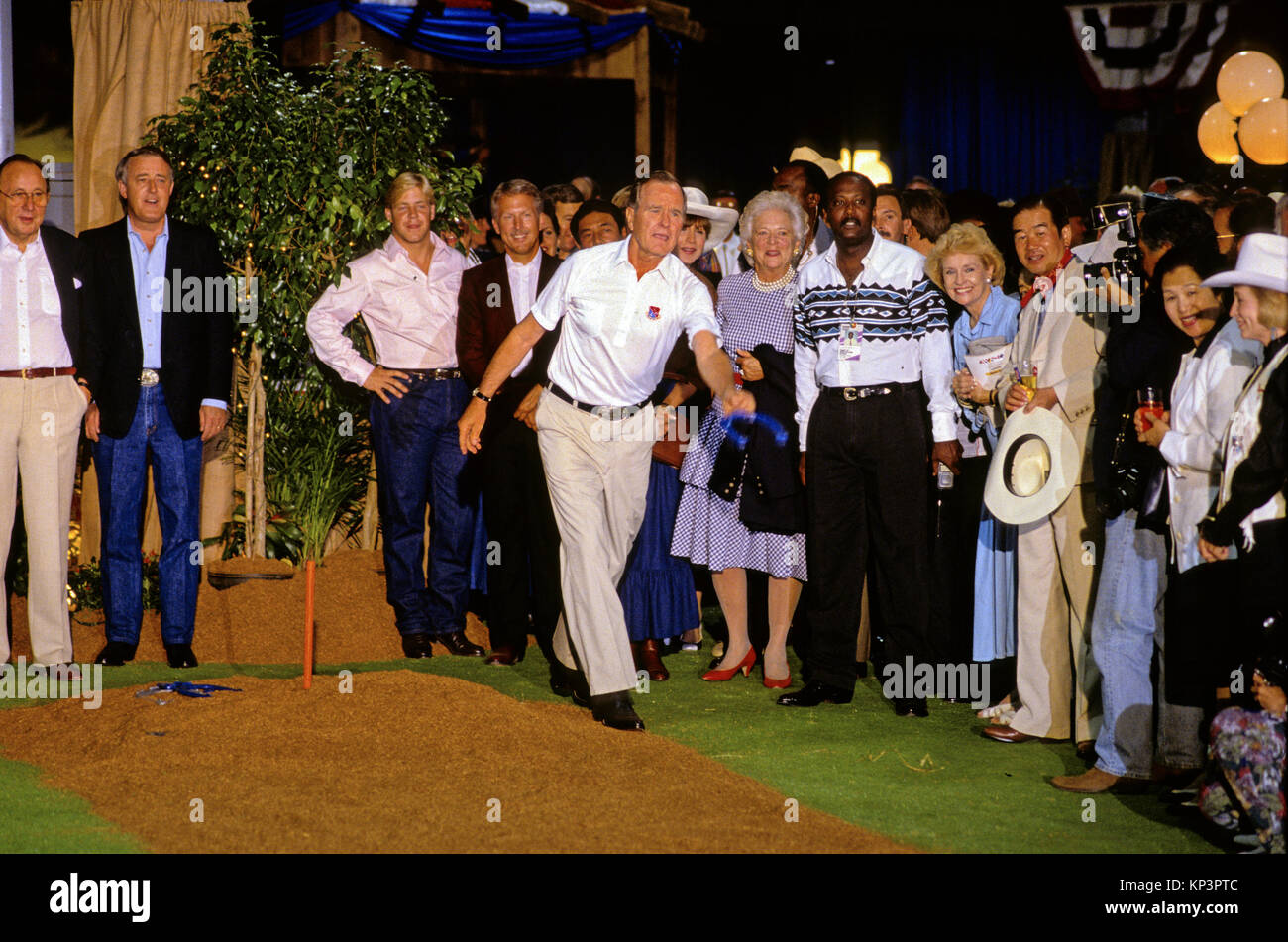 United States President George H.W. Bush plays Horseshoes with Prime Minister Toshiki Kaifu of Japan, Prime Minister Brian Mulroney of Canada and Denis Thatcher, husband of Prime Minister Margaret Thatcher of Great Britain prior to the Economic Summit in Houston, Texas on Sunday, July 8, 1990. First lady Barbara Bush looks on. Credit: Ron Sachs/CNP - NO WIRE SERVICE - Photo: Ron Sachs/Consolidated/dpa Stock Photo