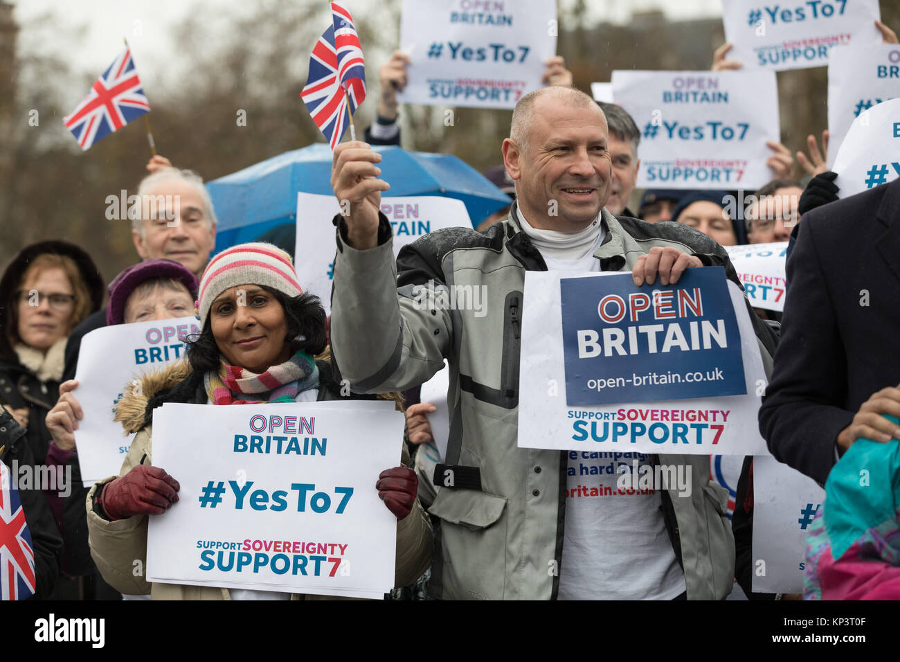 London, UK. 13th December 2017. Pro-European activists join Chuka Umunna MP, Tom Brake MP and Caroline Lucas MP to take part in a campaign rally organised by Open Britain, in support of Amendment 7 to the EU Withdrawal Bill in Parliament Square in Westminster. If passed by the House of Commons in Parliament, Amendment 7 will give MPs a meaningful vote on any Brexit deal that the Government negotiates. Stock Photo