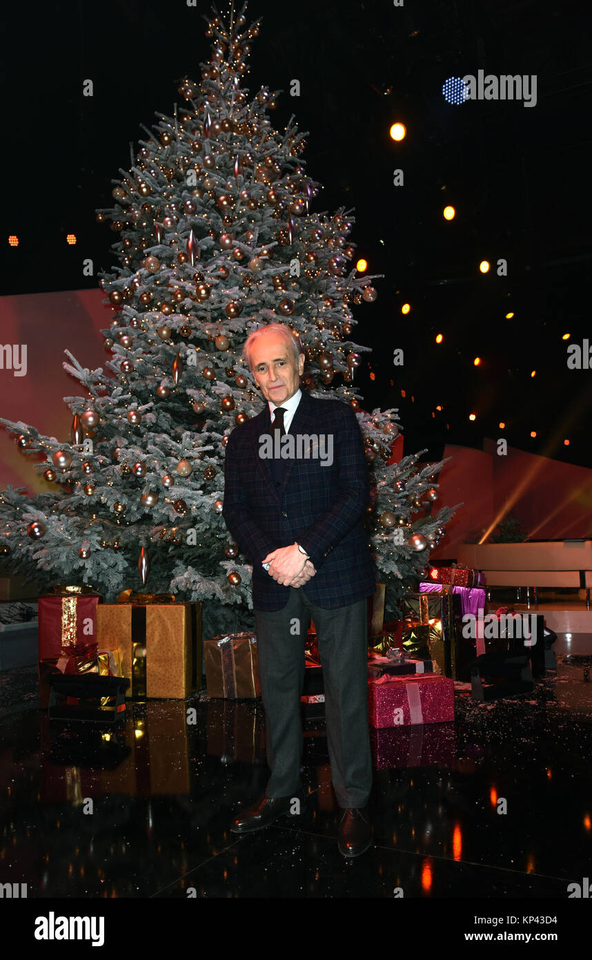 Munich, Germany. 12th Dec, 2017. Jose Carreras, Spanish opera singer and founder of the 'Jose Carreras Leukemia Foundation', poses in front of a Christmas tree during a rehearsal for the Carreras Gala at the Bavaria Studios in Munich, Germany, 12 December 2017. International and national artists will perform during the charitable 23rd Jose Carreras Gala on 14 December 2017. Credit: Ursula Düren/dpa/Alamy Live News Stock Photo