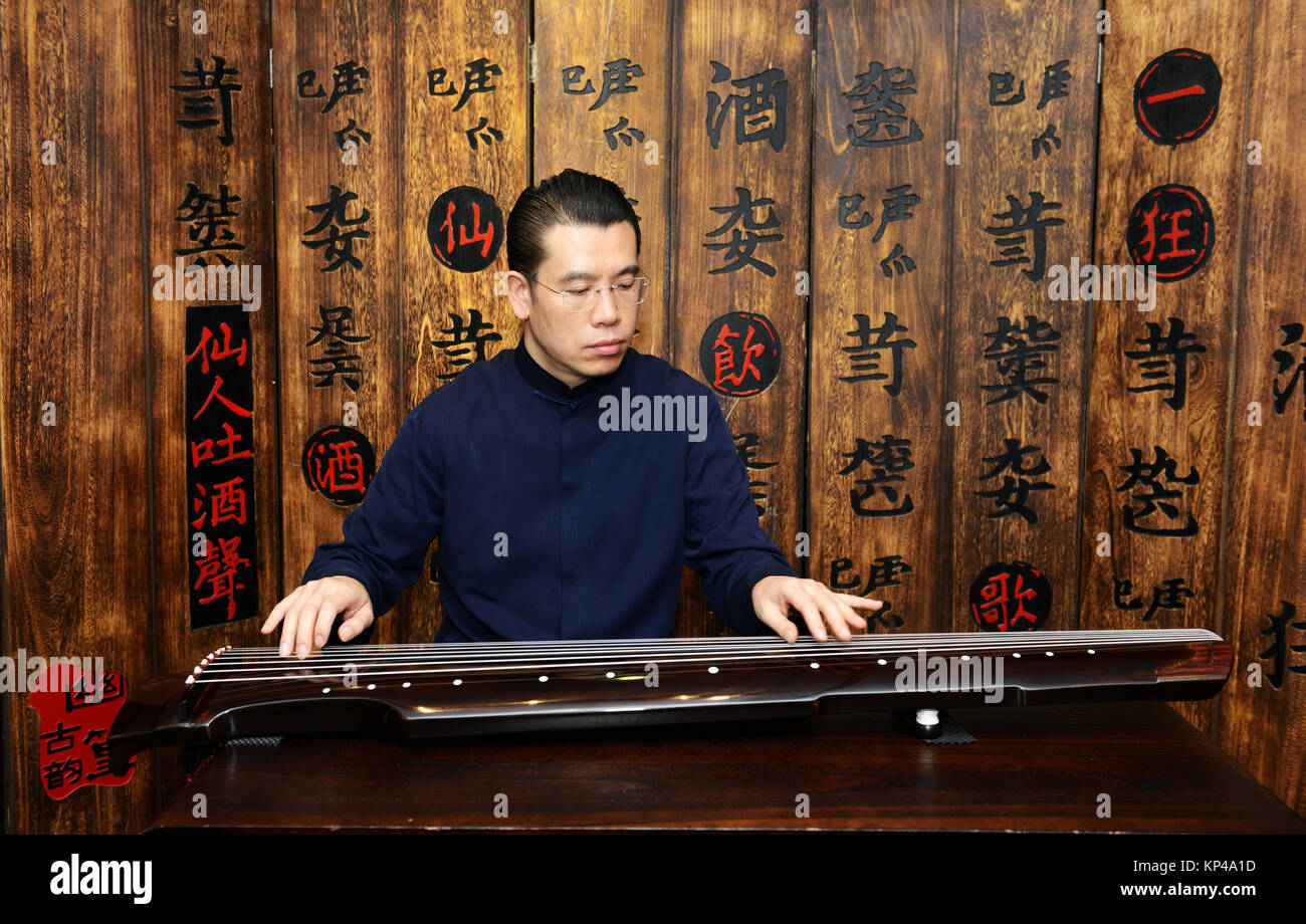Guqin Master Yang Zhijian playing the the Guqin Stock Photo - Alamy