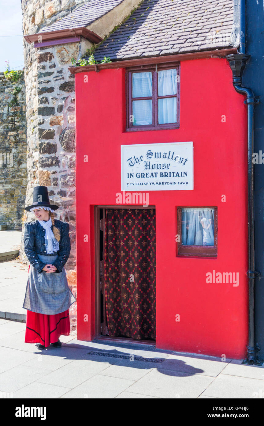 North wales conway north wales conwy north wales Welsh lady in national costume by the smallest house in Great Britain Conwy Gwynedd north wales Stock Photo