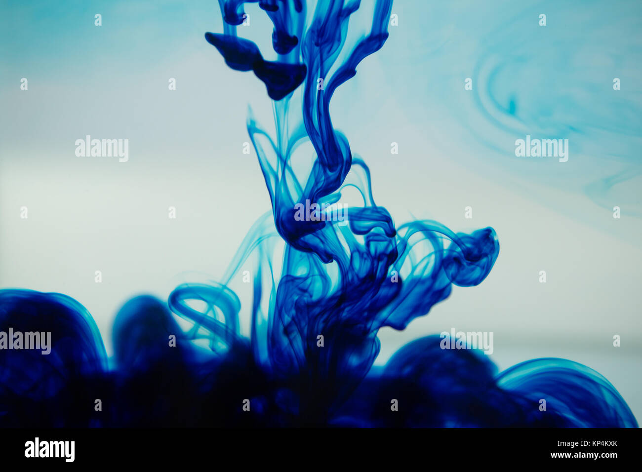 Ink in water hi-res stock photography and images - Alamy