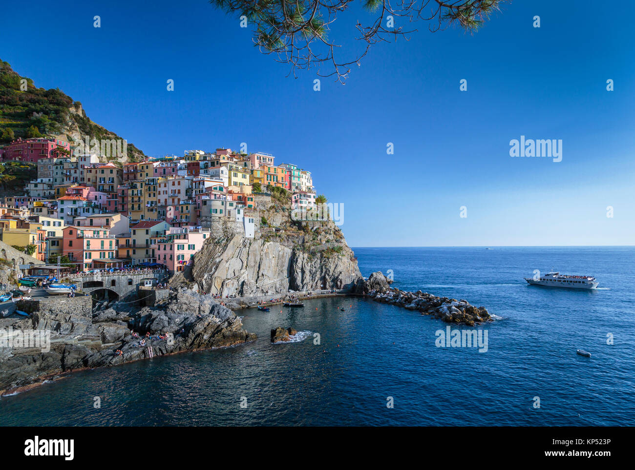 The cliff-side village of Manarola, Cinque terre, Liguria, Italy, Europe. Stock Photo