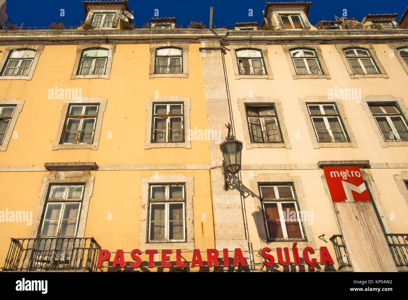 Swiss pastry shop building, Pastelaria Suiça and Underground signals