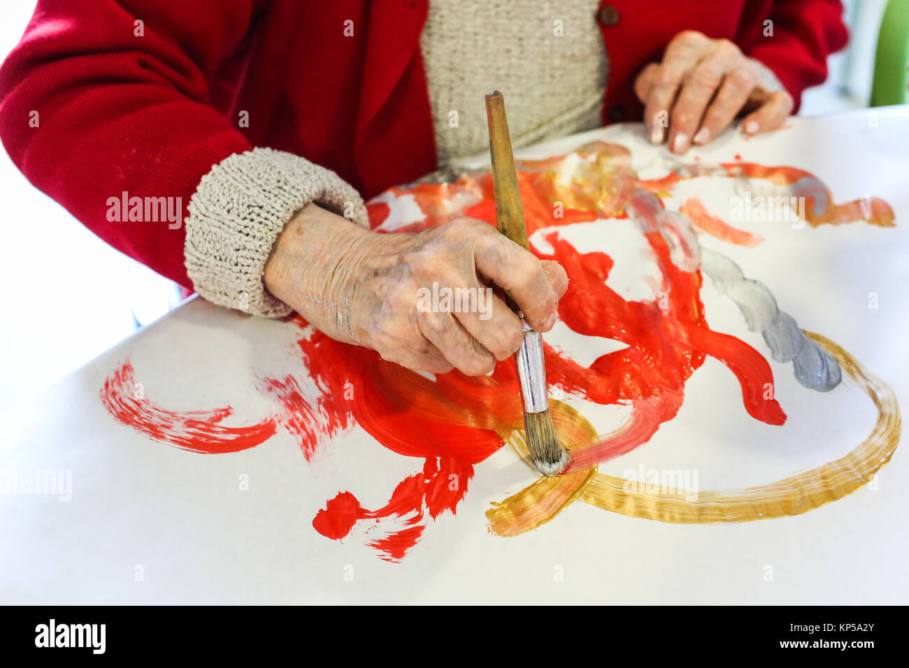 EHPAD specialized in the care of the elderly suffering from Alzheimer's disease, Workshop with an art therapist, Center for psychogeriatric care, Fran Stock Photo