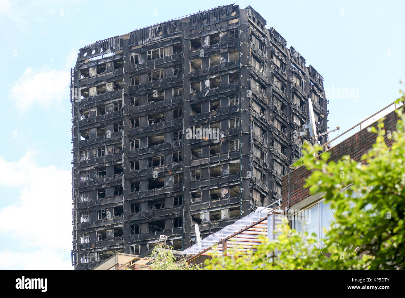 8th July 2017. Grenfell Tower, 24 days after the fire on the 14th June 2017 which claimed the lives of 71 people, including one stillbirth. Stock Photo