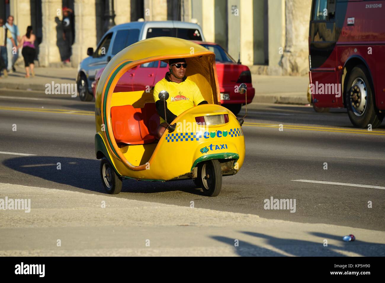 Coco motorcycle taxi cuba hi-res stock photography and images - Alamy