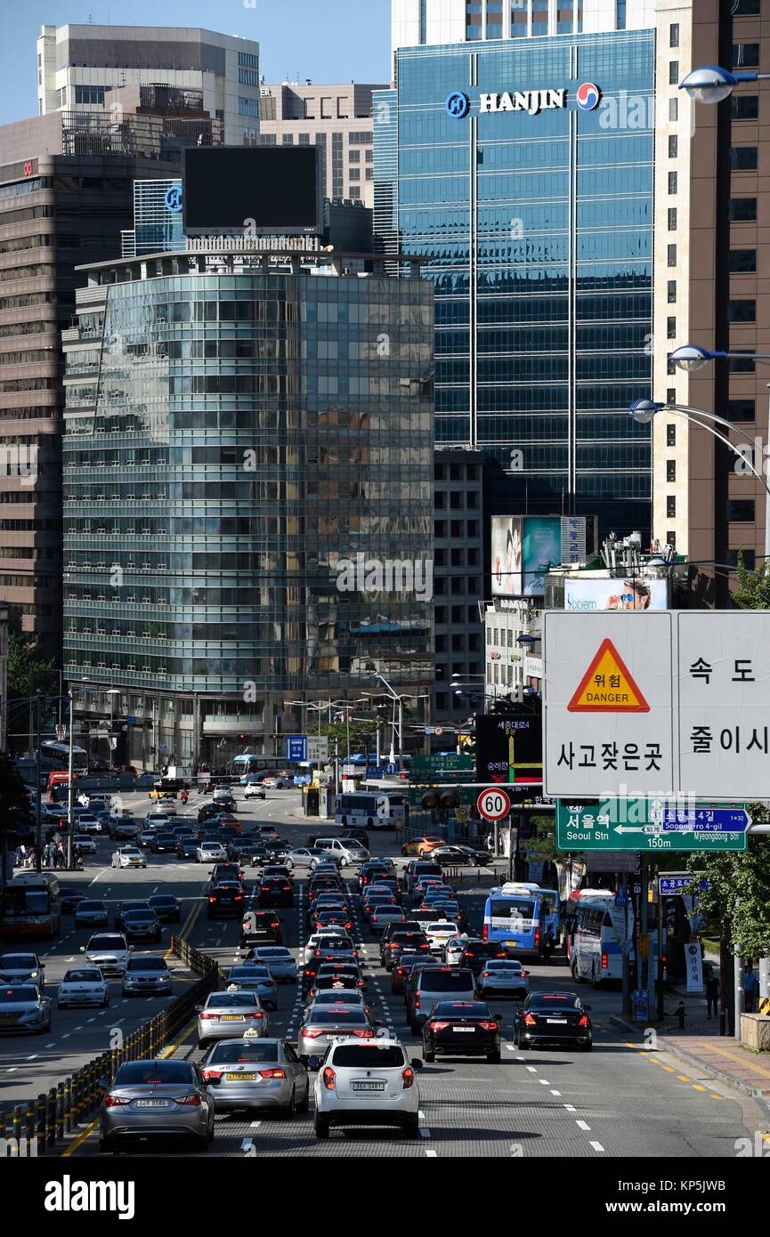 South korea street scene hi-res stock photography and images - Alamy