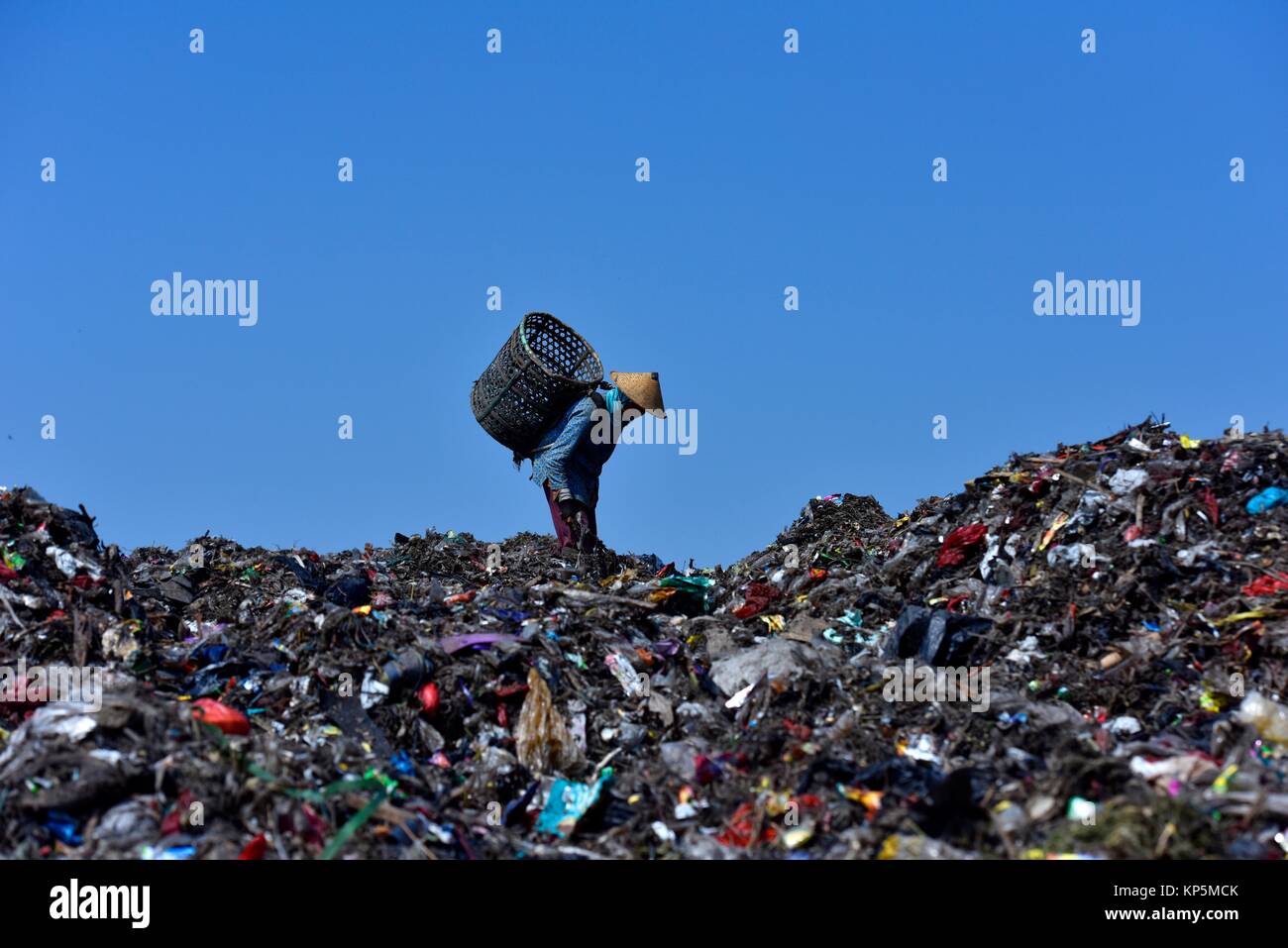 Garbage image hi-res stock photography and images - Alamy
