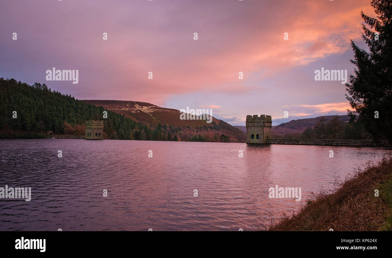 Winter sunset at Howden Reservoir dam in the Derbyshire Peak District Stock Photo