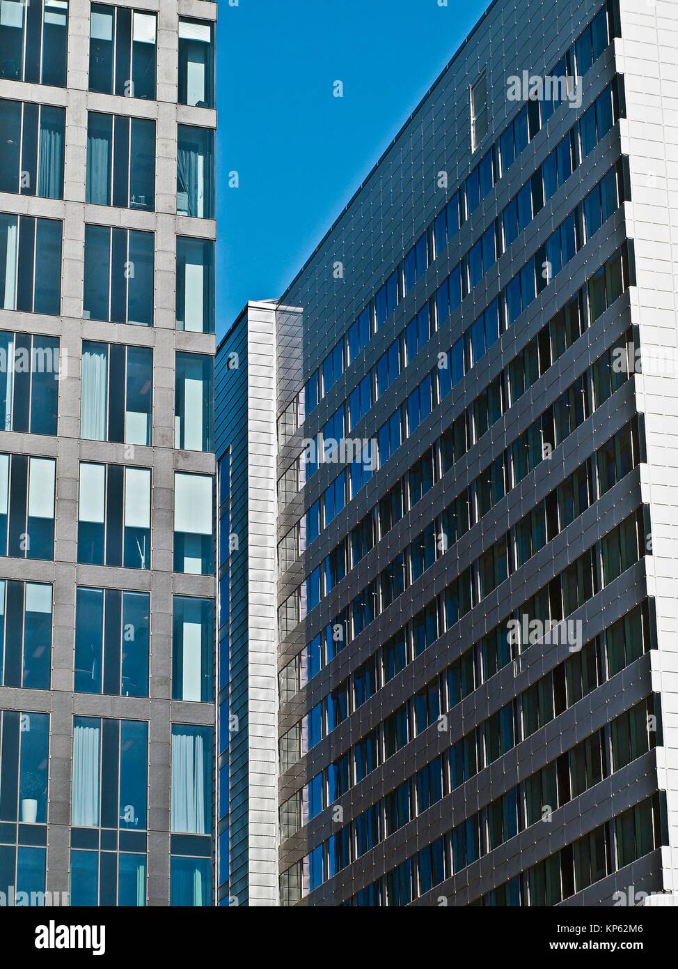 Highrise modern building hi-res stock photography and images - Alamy