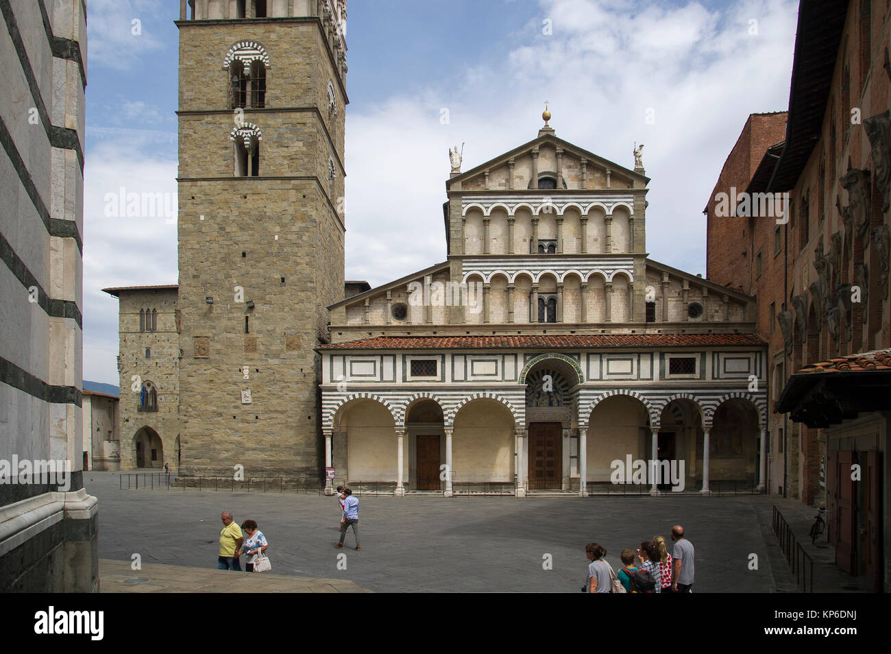Romanesque Cattedrale di San Zeno (Cathedral of Saint Zeno) on Piazza