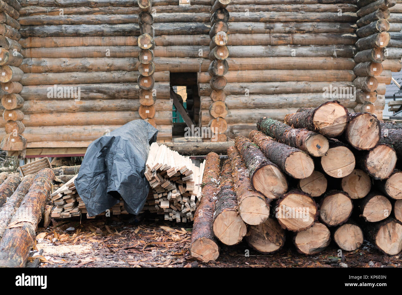Construction of a wooden house Stock Photo - Alamy