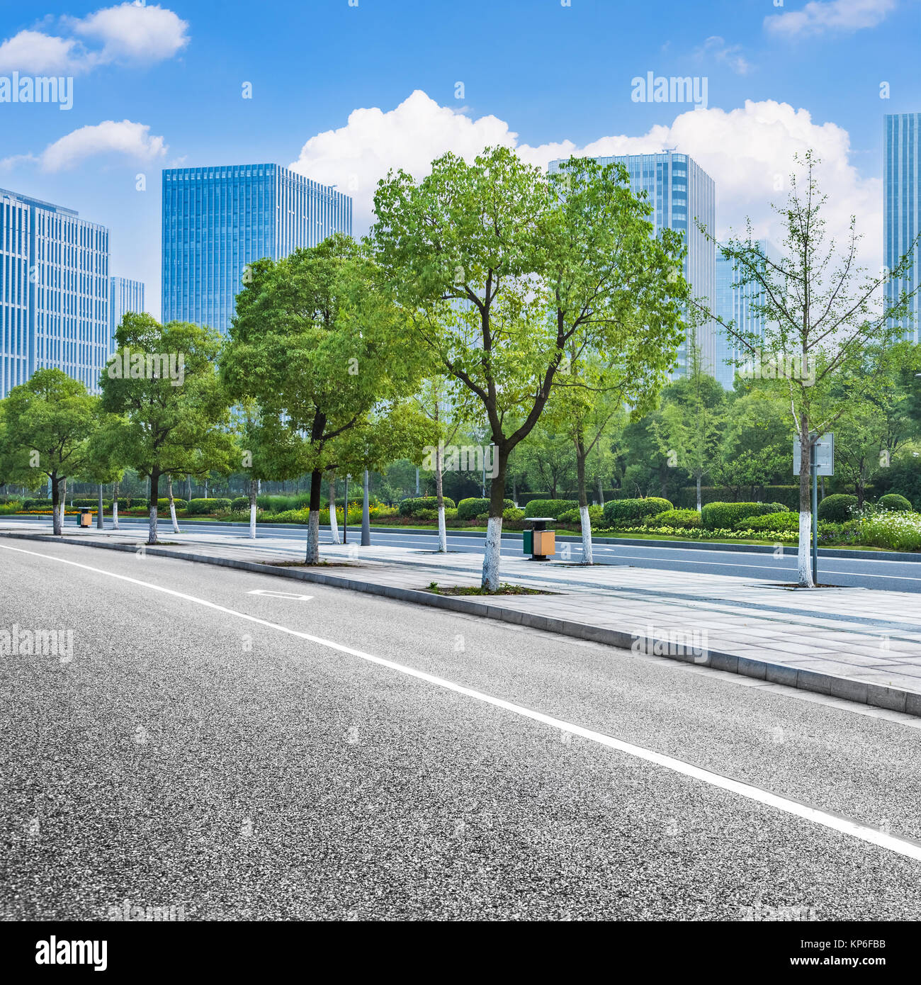 High Resolution View Square Front entrance street view skyline hi-res stock photography and images ...