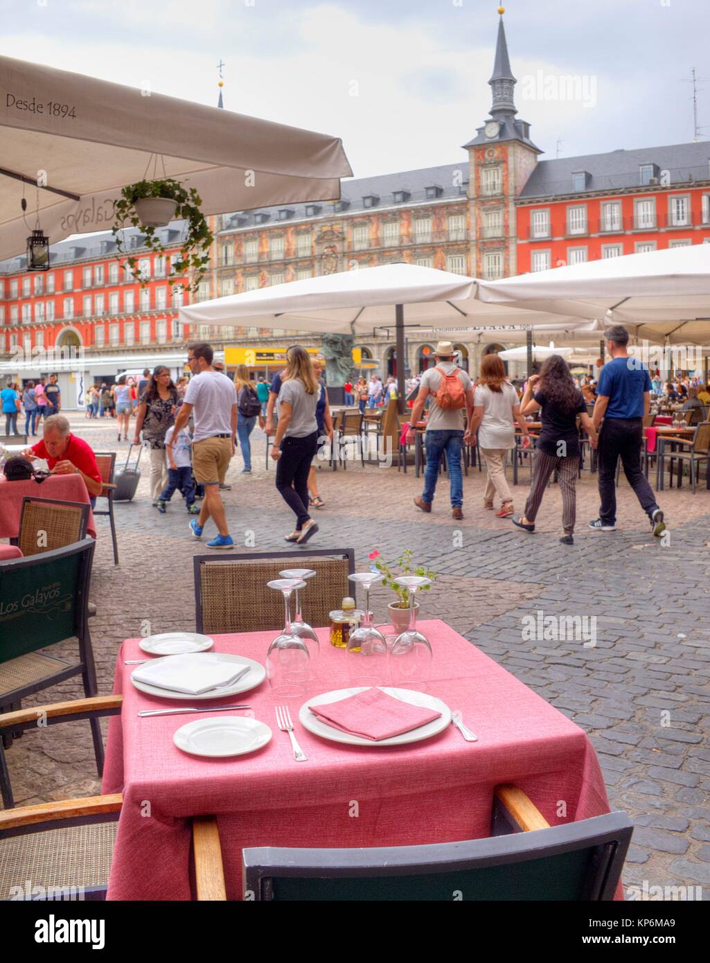 Outdoor restaurant. Plaza Mayor. Madrid, Spain Stock Photo Alamy