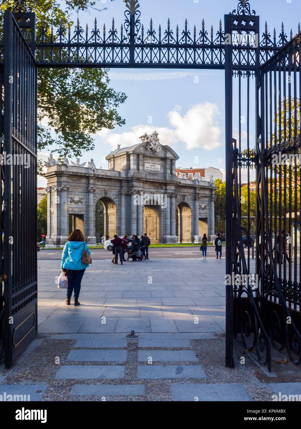 Puerta de Alcalá from parque de El Retiro. Madrid. Spain Stock Photo - Alamy