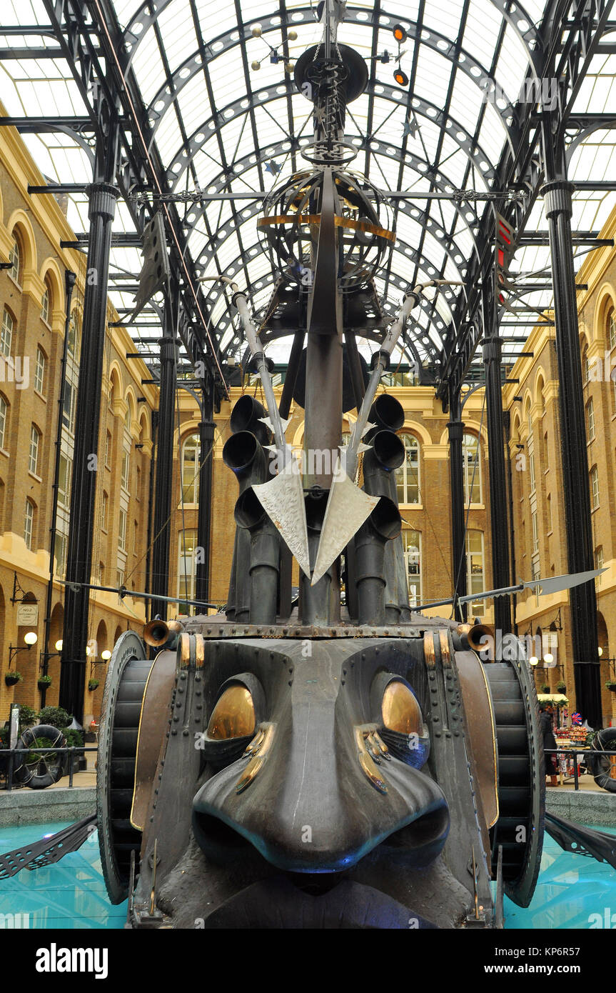 The navigators, a sculpture by David Kemp in Hays Galleria in Southwark