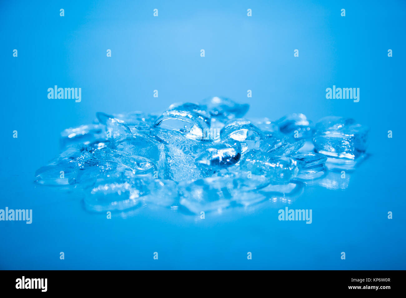 Stacked melting ice cubes hi-res stock photography and images - Alamy