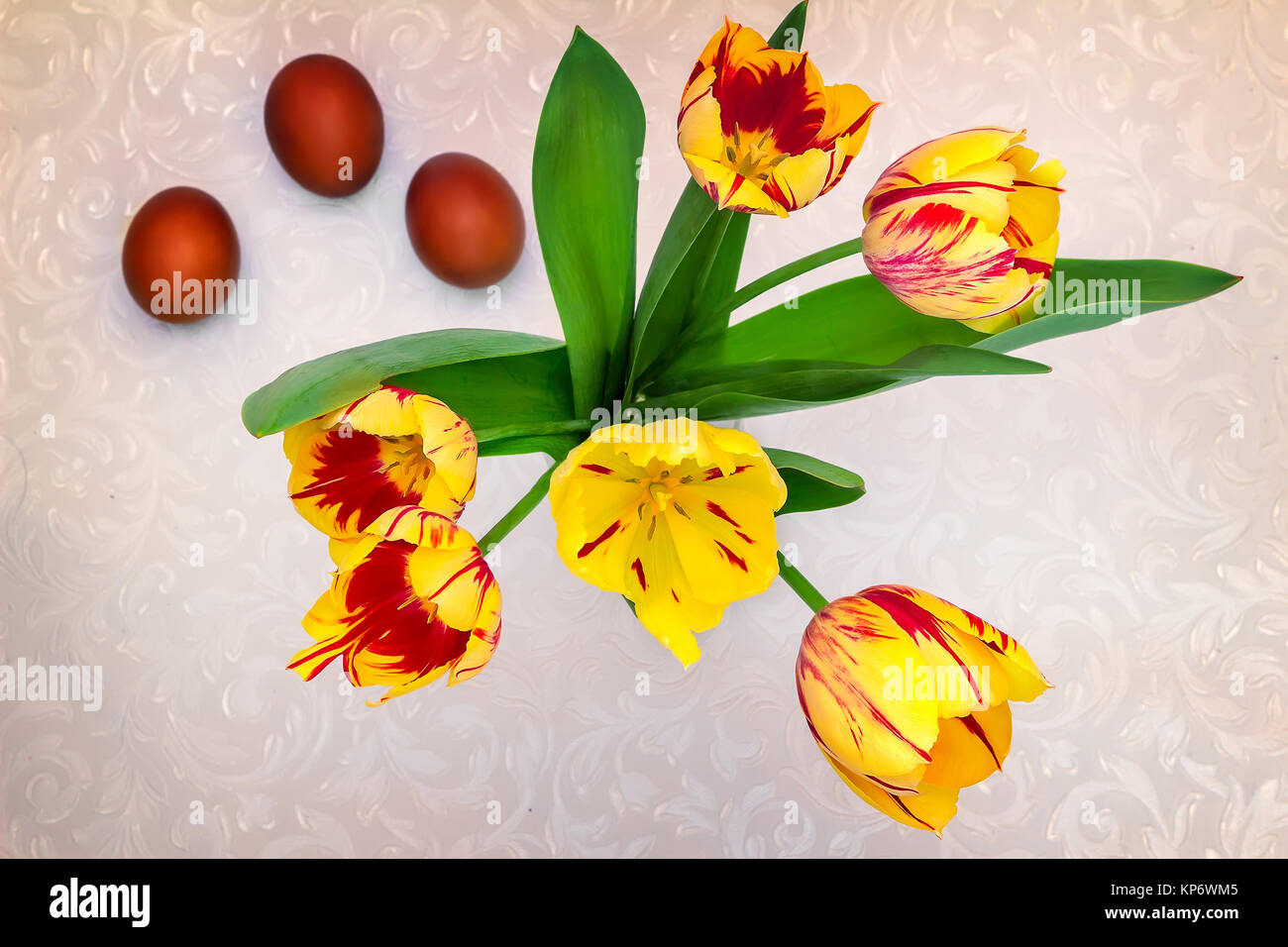 Bouquet yellow tulips and Easter eggs Stock Photo - Alamy