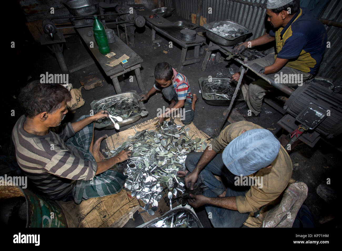 Steel spoon maker worker Bangladesh Stock Photo - Alamy
