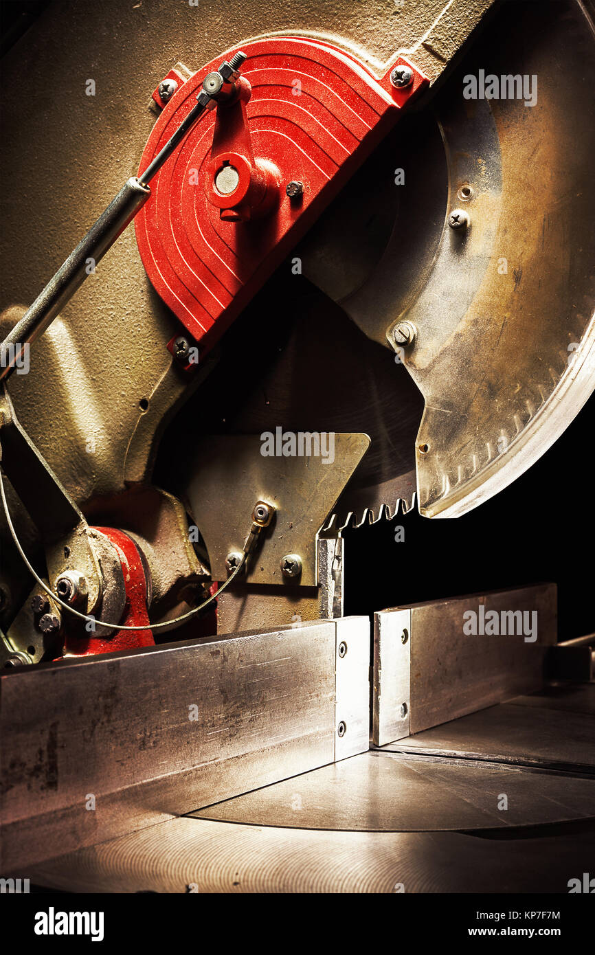 Saw machine blade hi res stock photography and images Alamy