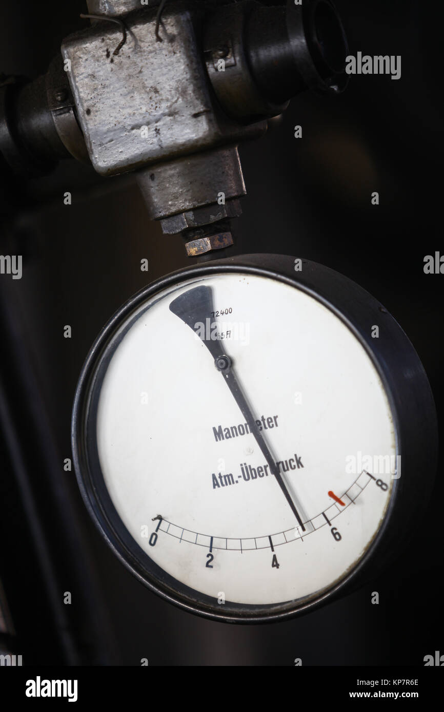 Old pressure gauge Stock Photo - Alamy
