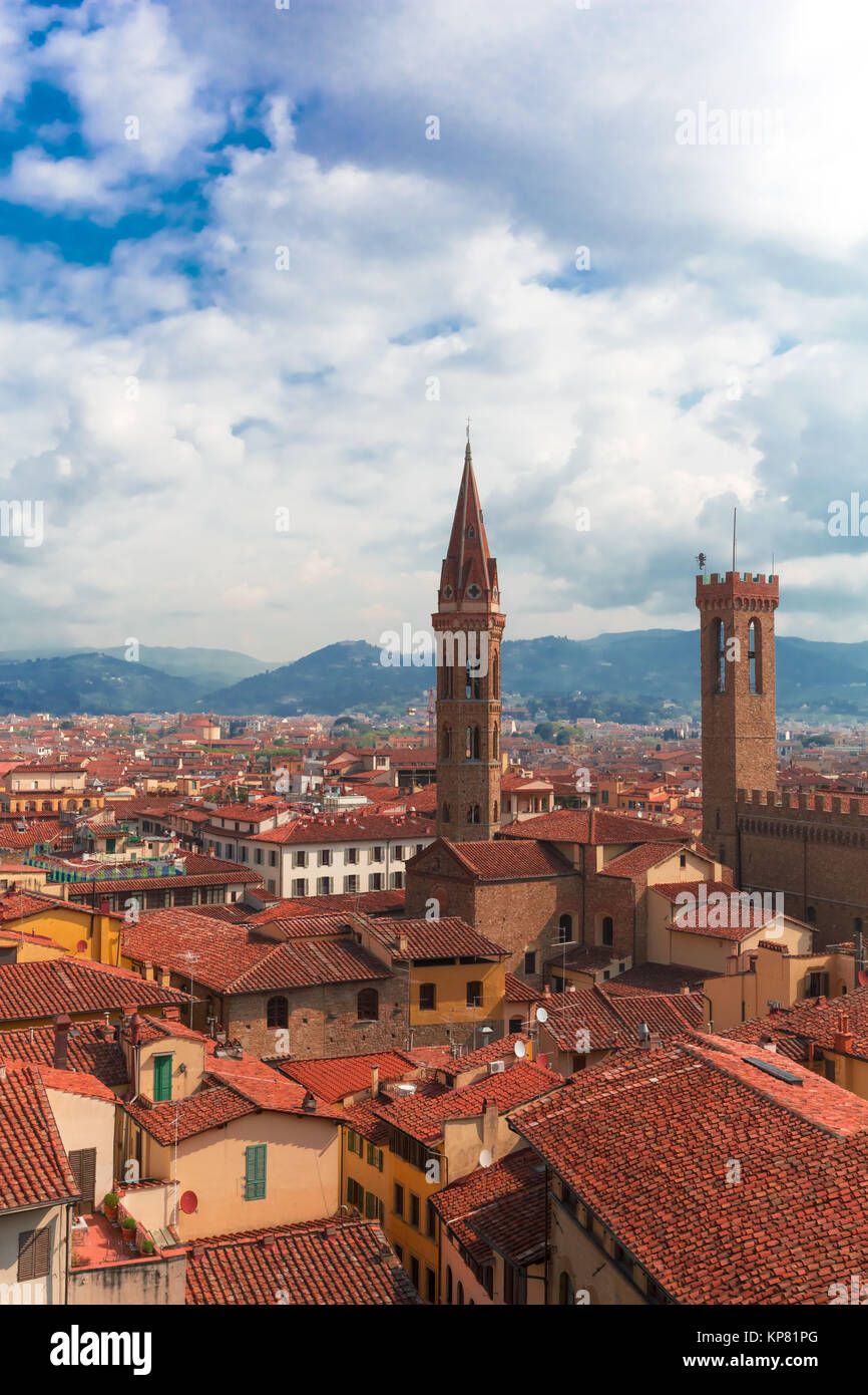 Ausblick auf die Dächer der Stadt Florenz mit einer Kirche Stock Photo