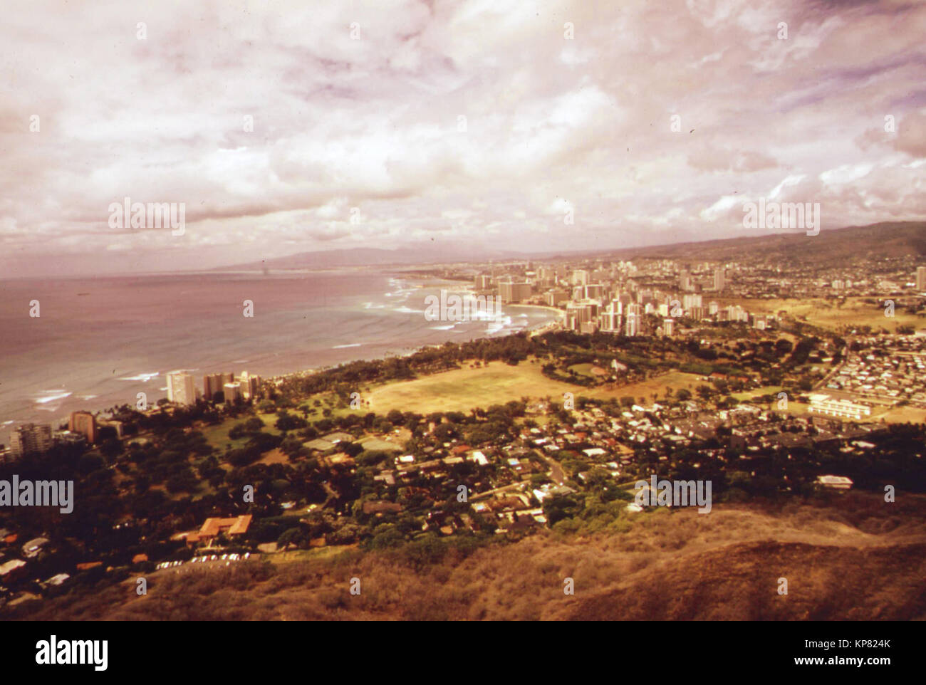 Honolulu skyline 1970s hi-res stock photography and images - Alamy