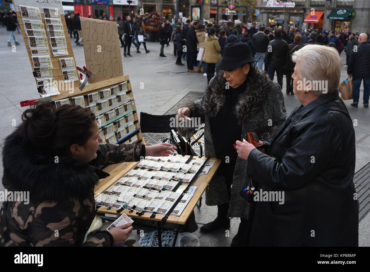Madrid, Spain. 13th Dec, 2017. A woman buys a ticket of 'El Gordo' Christmas lottery at Puerta del Sol square in Madrid. Credit: Jorge Sanz/Pacific Press/Alamy Live News Stock Photo