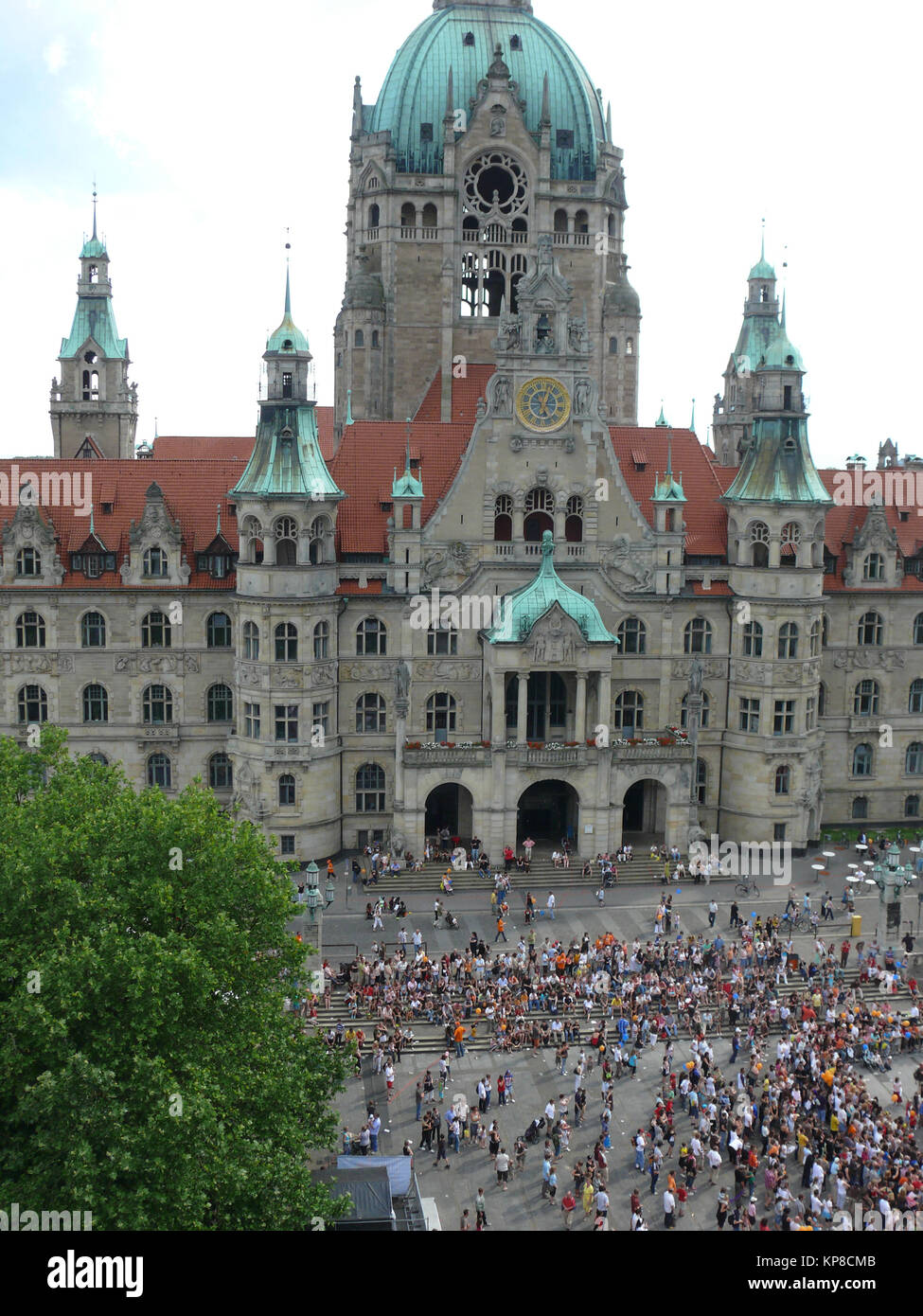 New town hall crowd hi res stock photography and images Alamy