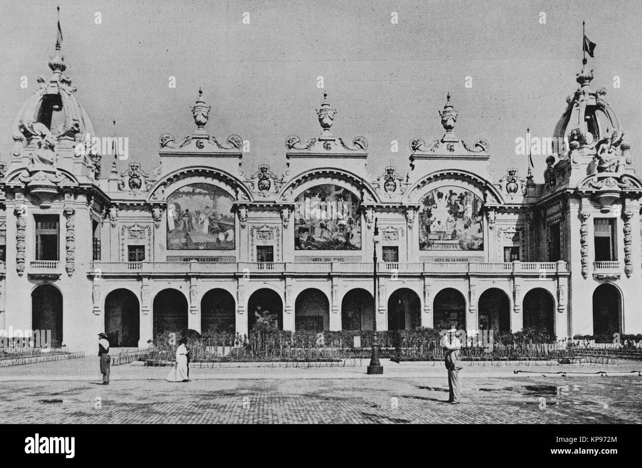 Palais des manufactures nationales, Universal Exhibition 1900 in Paris, Picture from the French weekly newspaper l'Illustration, 20th October 1900 Stock Photo