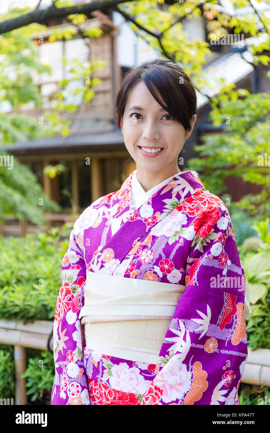 Asian woman wearing japanese kimono Stock Photo - Alamy