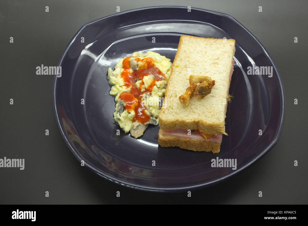 Fast nutritious scrambled eggs hi-res stock photography and images - Alamy