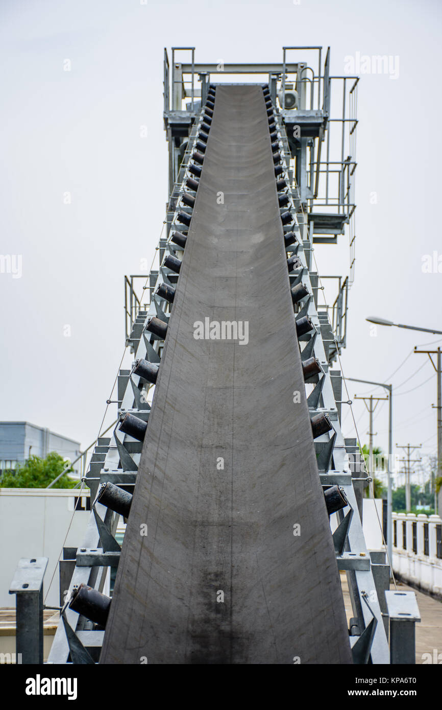 conveyor of batching plant, it is used to carry sand, stone and cement Stock Photo
