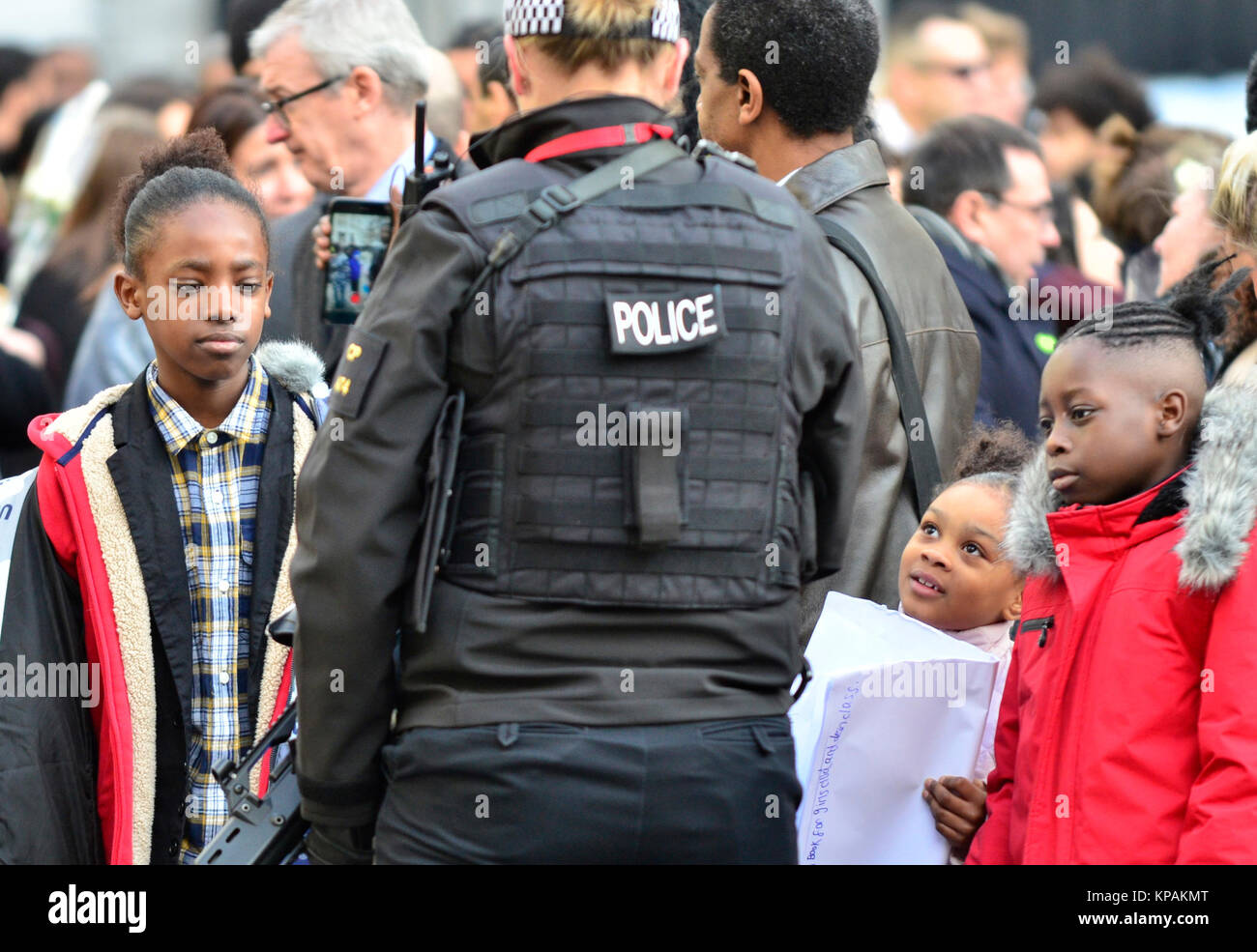 Police officer talking woman uk hi-res stock photography and images - Alamy