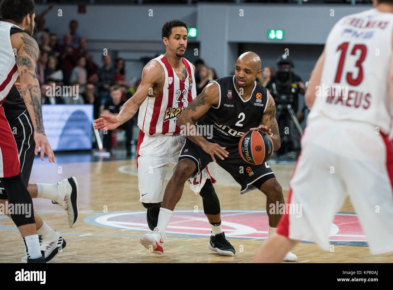 Bamberg, Germany. 14th Dec, 2017. Bamberg's Ricky Hickman (2.f.r.) vies for the ball with Brian Roberts (c) and Janis Strelnieks (r) of Olympiacos during the Euroleague basketball game between Brose Bamberg and Olympiacos B.C. at the Brose Arena in Bamberg, Germany, 14 December 2017. Credit: Nicolas Armer/dpa/Alamy Live News Stock Photo