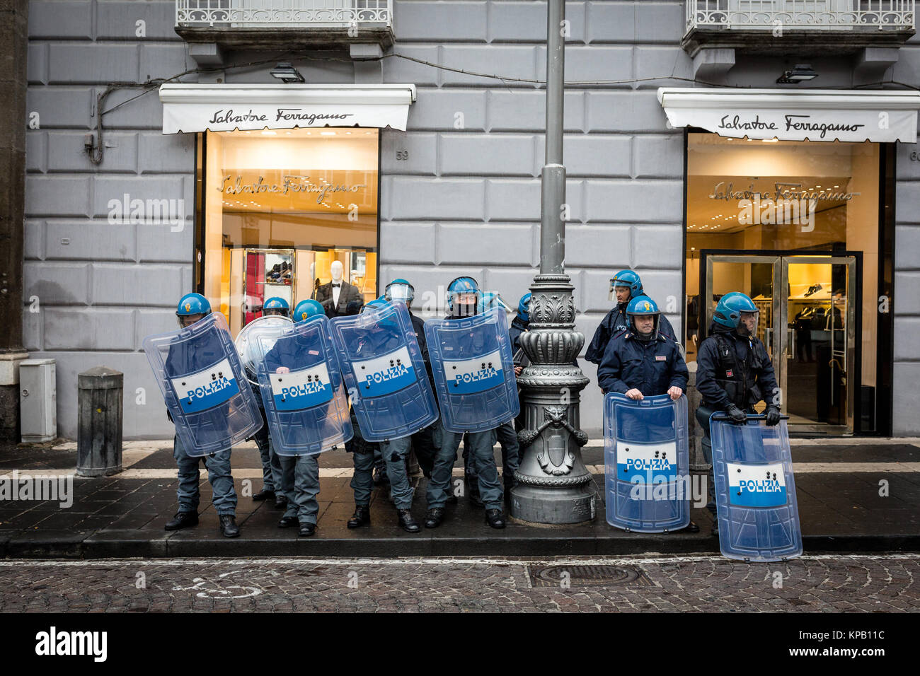 Naples, Italy. 15th Dec, 2017. On the occasion of the convocation of the Minister General of the School-Work Alternation in Rome by the Minister Fedeli, with the aim of making a balance of the first three years, students from all over Italy took to the streets to protest against what is considered a useless scholastic business model. (Italy, Naples, December 15th, 2017) Credit: Independent Photo Agency/Alamy Live News Stock Photo