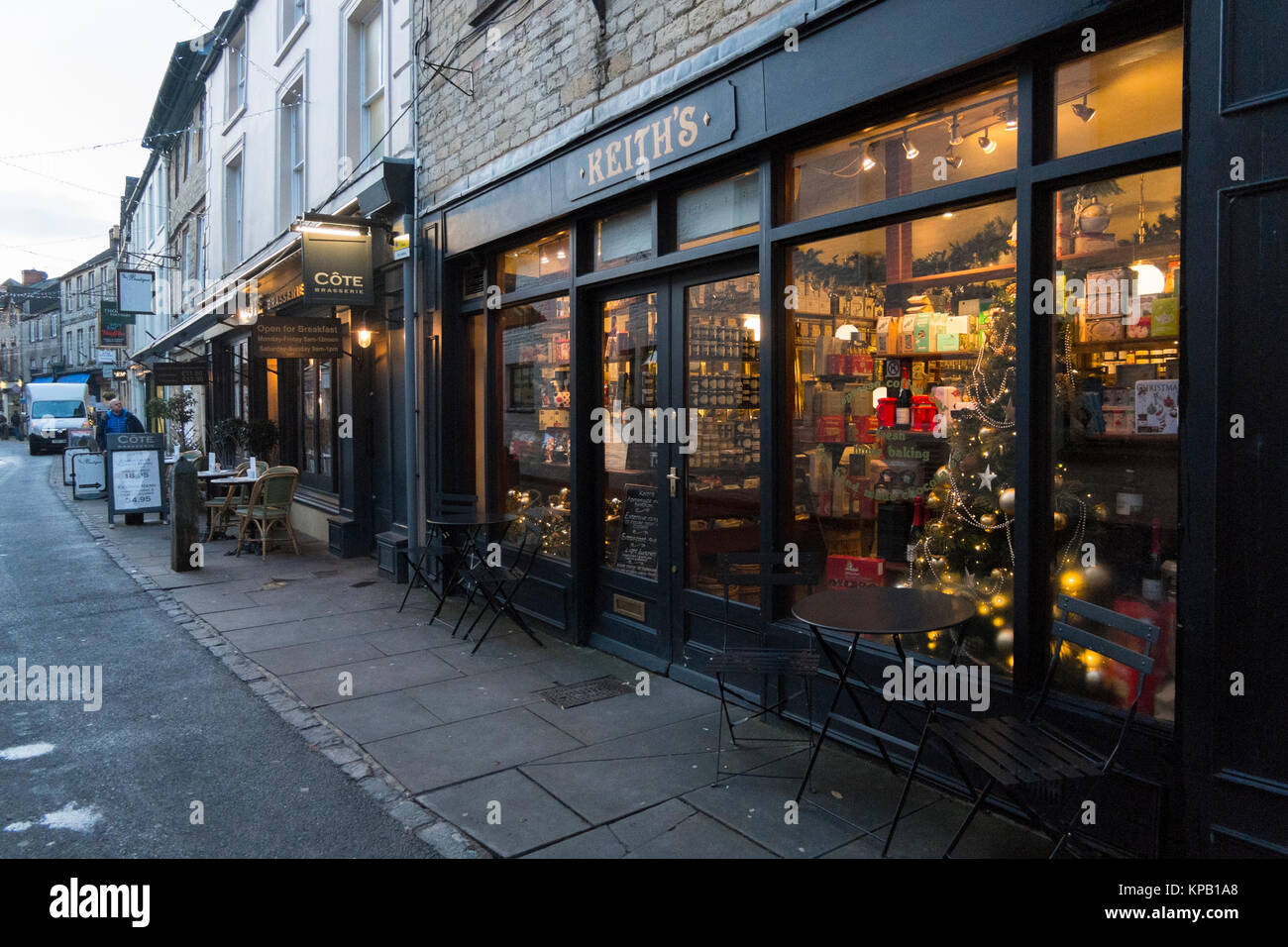 Cirencester, UK. 14th Dec 2017. Shops and streets with Christmas