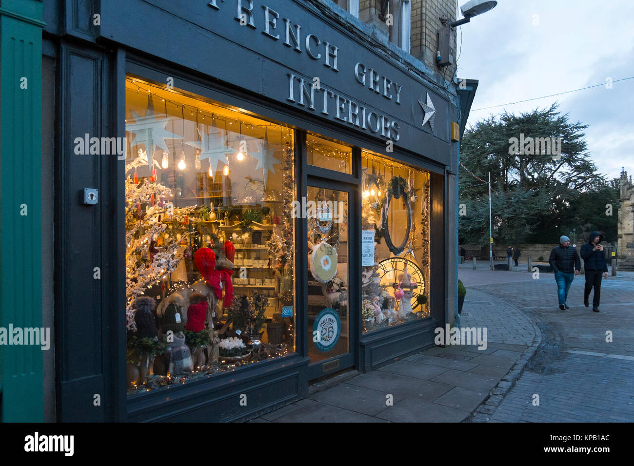 Cirencester, UK. 14th Dec 2017. Shops and streets with Christmas