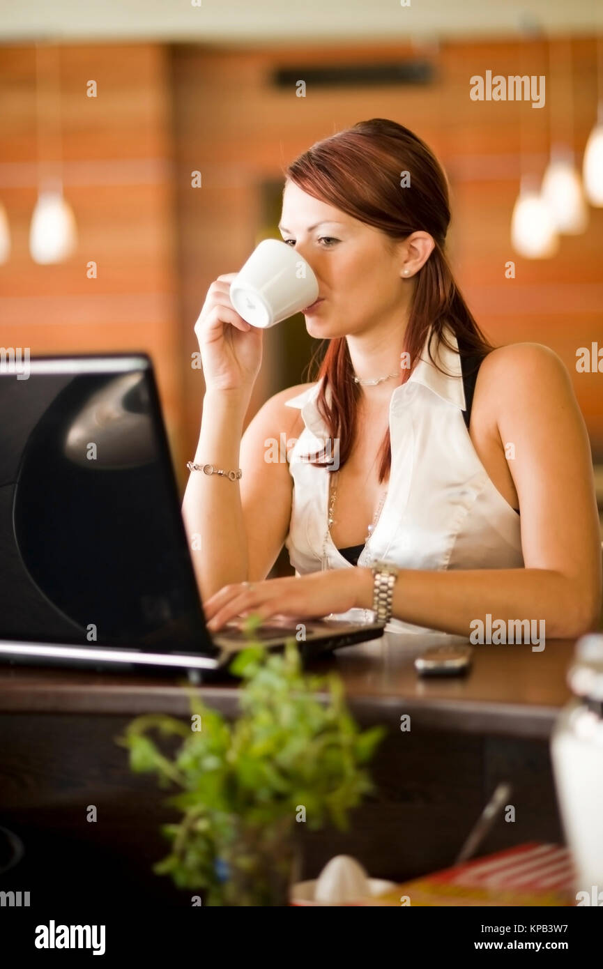 Kaffeetasse So sieht die beste Edvkauffrau der Welt aus. – weibliche Variante main image 1