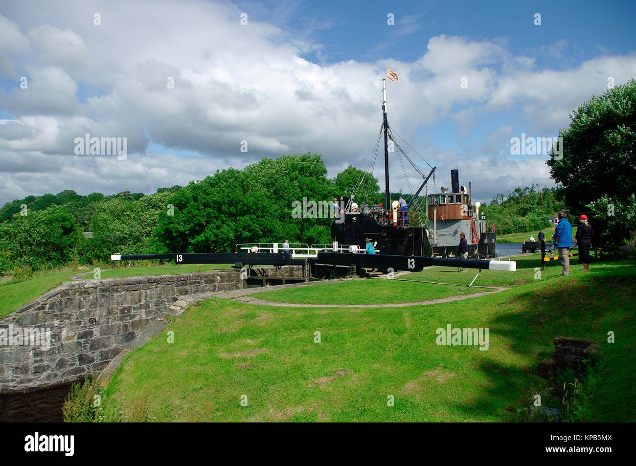 VIC 96 Steamer on Crinan Canal at Lock 13 Dunardry Stock Photo