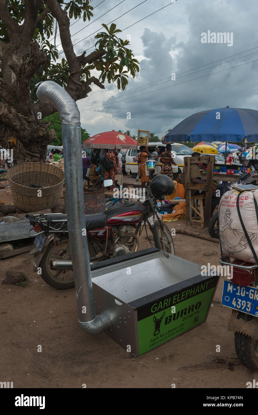 A sustainalble energy oven for gari production for sale on market day in   Mafi-Kumase Proper, Volta Region, Ghana, Africa Stock Photo