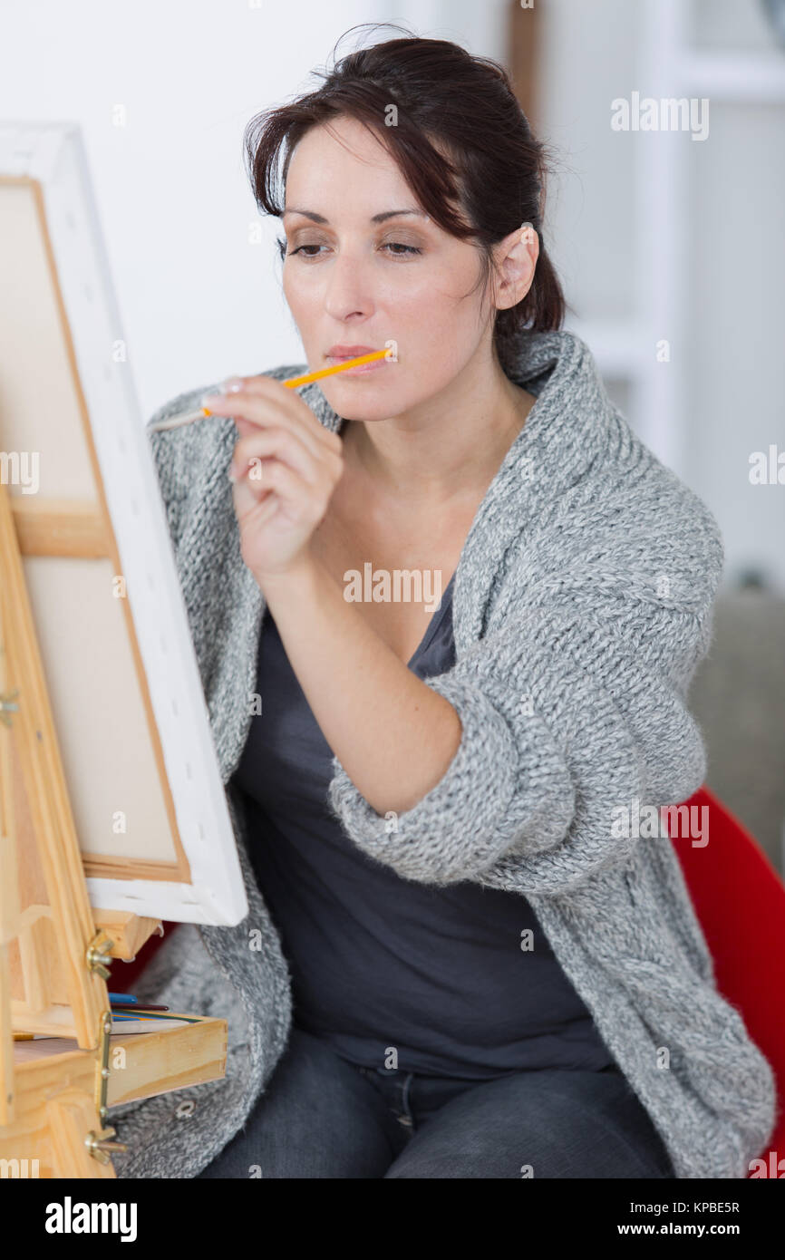 Painting easel and asian female hi-res stock photography and images - Alamy