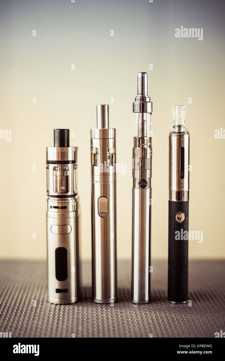 Electronic cigarette and cartridges Stock Photo - Alamy